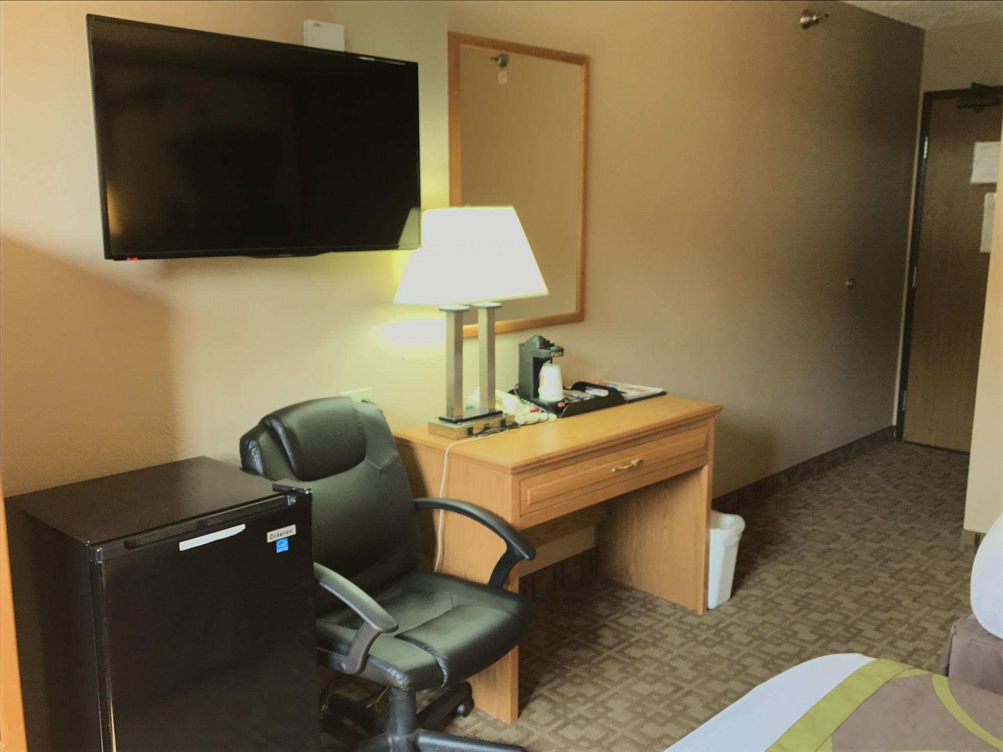 Super 8 By Wyndham Omaha/West Dodge Motel Exterior photo